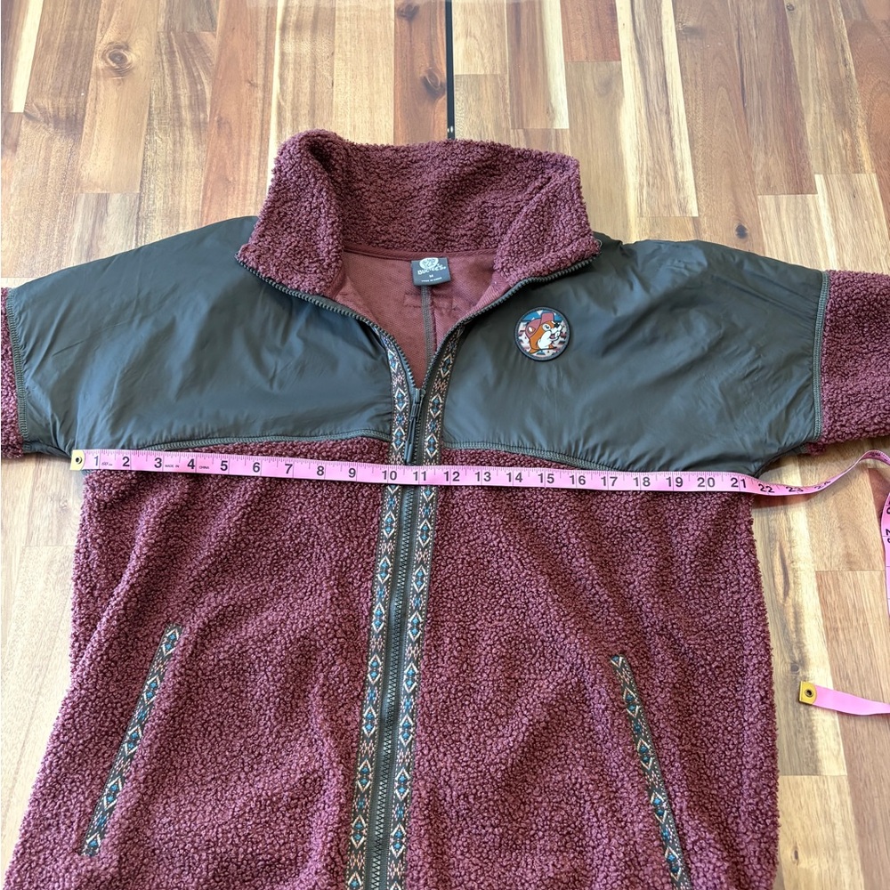 Men's Buc-ees Sz M Zip Up Red Maroon Sherpa Jacket Aztec Pockets Collar Fuzzy - Picture 5 of 8